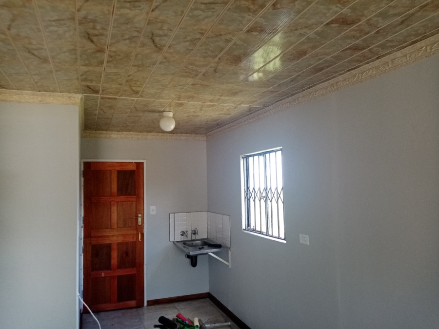 2 Bedroom Property for Sale in Molifi Tau Kloof Free State